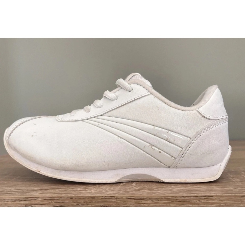 Unbranded White Cheer Shoes Size 2 Youth (EU 33)